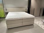 Luxe boxspring met royaal hoofdbord vlak, Ophalen, Crème, Sommelsdijkse haven 19, Visser Meubelen