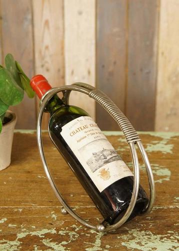 Zilverkleurige brocante metalen wijnschenker met handvat beschikbaar voor biedingen