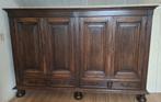 Franse nette oude kast, Ophalen