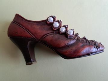 Miniatuur schoen uit de collectie Raine Willits beschikbaar voor biedingen