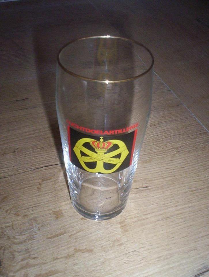 diverse glazen met militaire emblemen/kazerne, Verzamelen, Militaria | Algemeen, Overige soorten, Embleem of Badge, Nederland