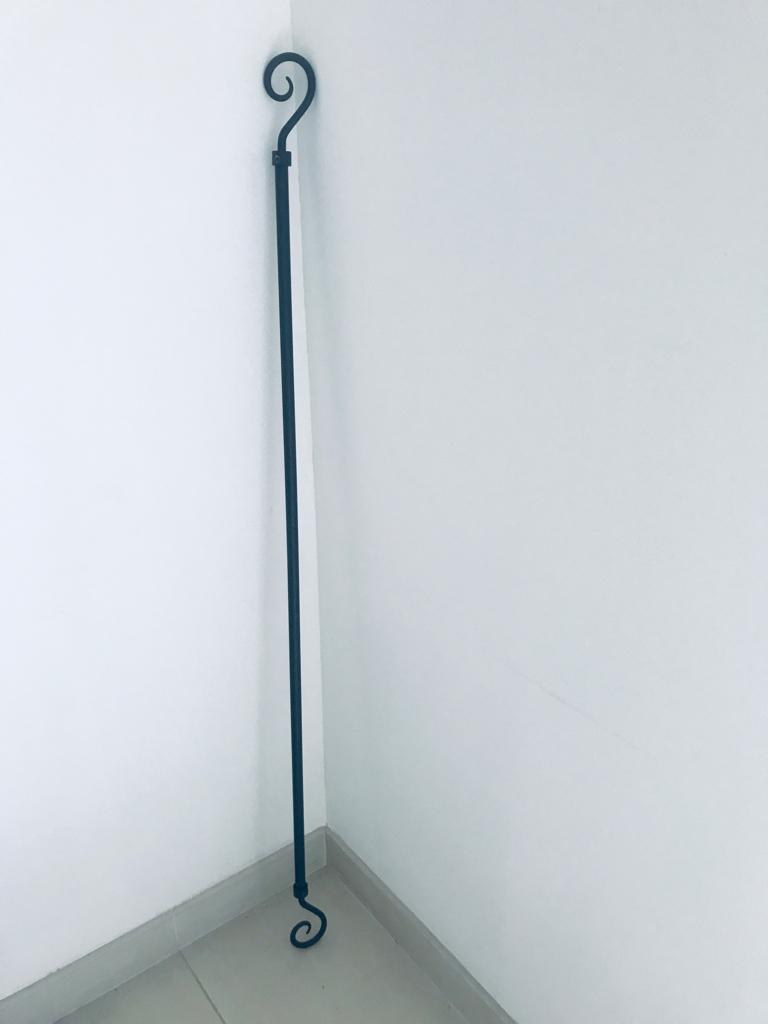 Brocante uitschuifbare gordijn roede zwart metaal, Ophalen of Verzenden