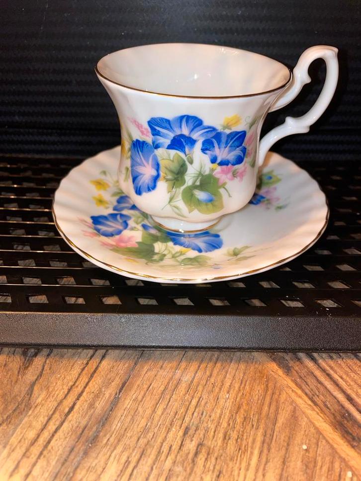 Royal Albert Kop en Schotel - september . Morning glory, Antiek en Kunst, Antiek | Servies los, Ophalen