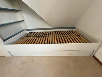 Eenpersoonsbed met (bed)lade en luxe lattenbodem en matras!