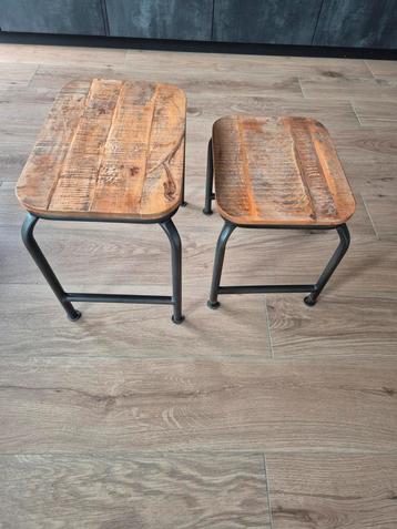 Industrieel bijzettafel of salon tafel beschikbaar voor biedingen