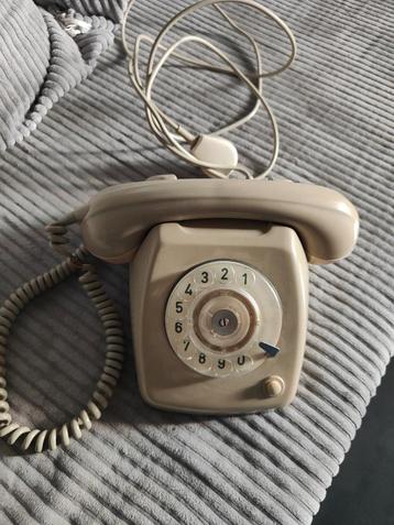 Vintage draaischijf telefoon  beschikbaar voor biedingen