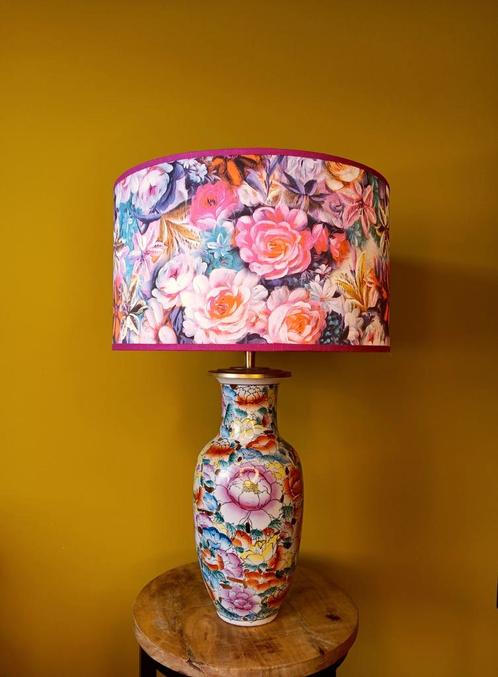Gebloemde vaaslamp, Huis en Inrichting, Lampen | Tafellampen, Nieuw, Minder dan 50 cm, Stof, Ophalen of Verzenden