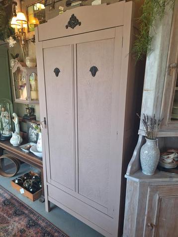 Antieke /brocante kast /linnenkast  beschikbaar voor biedingen