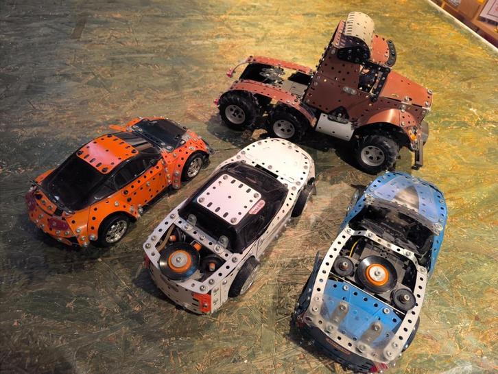 4 Meccano modellen - 3x auto; 1x vrachtwagen, Hobby en Vrije tijd, Modelbouw | Auto's en Voertuigen, Gebruikt, Auto, Groter dan 1:32