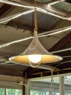 Vintage hanglamp wit type 'heksenhoed' 70s, Huis en Inrichting, Lampen | Hanglampen, Ophalen, Gebruikt, ., Vintage