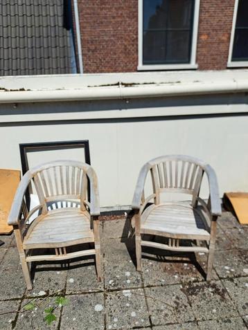2 teak houten stoelen as is  beschikbaar voor biedingen