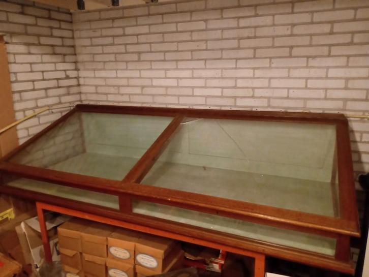 Prachtige antieke grote toonkast, Huis en Inrichting, Kasten | Vitrinekasten, Gebruikt, Minder dan 100 cm, 50 tot 100 cm, 25 tot 50 cm