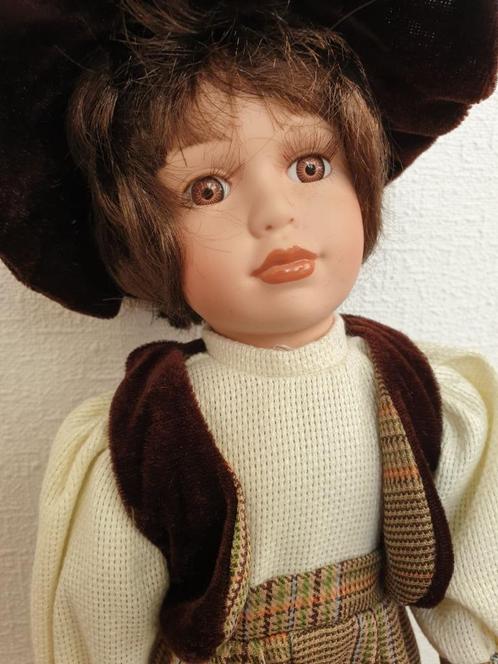 Porselein pop meisje 40 cm groot — NIEUW in doos, Verzamelen, Poppen, Nieuw, Pop, Ophalen