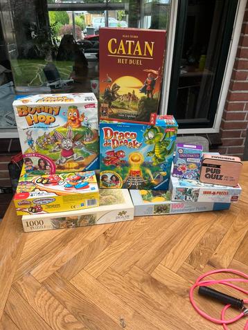 Kinderboeken,spellen,duplo enz beschikbaar voor biedingen