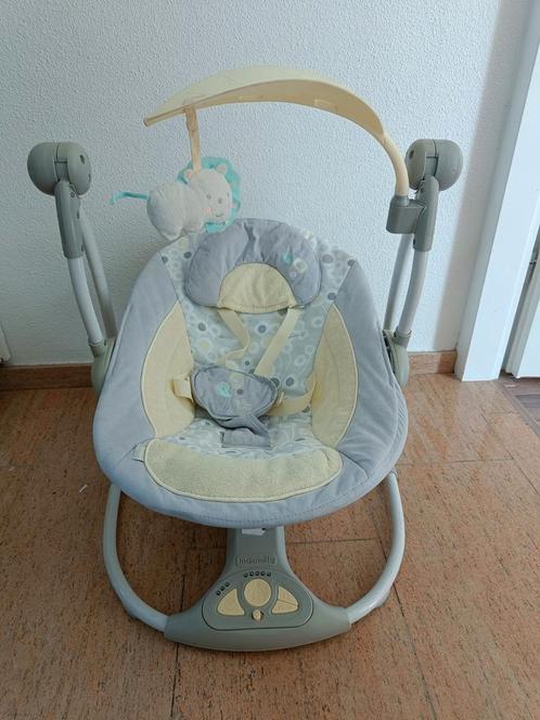 Bright Stars electrische babyschommelstoel, Kinderen en Baby's, Wipstoeltjes, Gebruikt, Schommelstoel, Overige merken, Met gordel(s) of riempje(s)