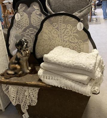 Brocante oude (gehaakte) spreien beschikbaar voor biedingen