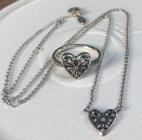 Pandora ️sneeuwvlok️ in een hart ketting 45 cm ring maat 56, Sieraden, Tassen en Uiterlijk, Kettingen, Zo goed als nieuw, Zilver