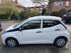 Toyota Aygo 1.0 Vvt-i 69pk 5D 2017 Wit, Auto's, Toyota, Origineel Nederlands, Te koop, Benzine, 4 stoelen