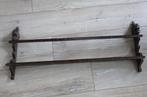 Houten wandbordenrek; fraai bestoken met leeuwenkoppen, Antiek en Kunst, Ophalen