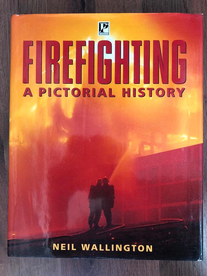 Boek: Firefighters - a pictorial history, Boeken, Overige Boeken, Zo goed als nieuw, Ophalen of Verzenden