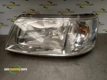 Koplamp links van een Volkswagen Transporter beschikbaar voor biedingen