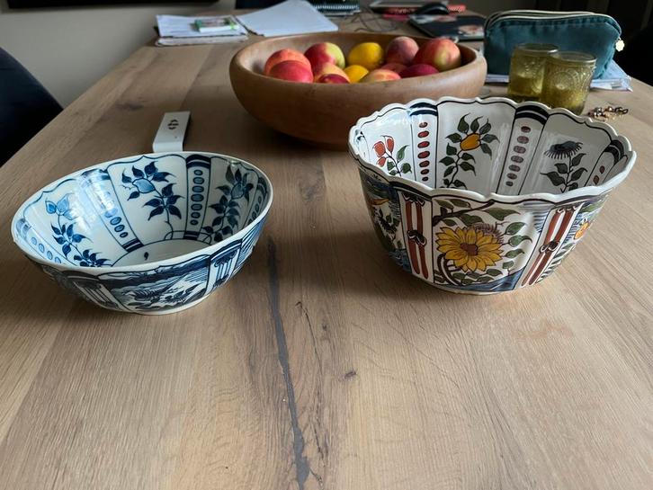 Twee Makkum kommen Tichelaar schalen setje aardewerk handges, Antiek en Kunst, Antiek | Schalen, Ophalen of Verzenden