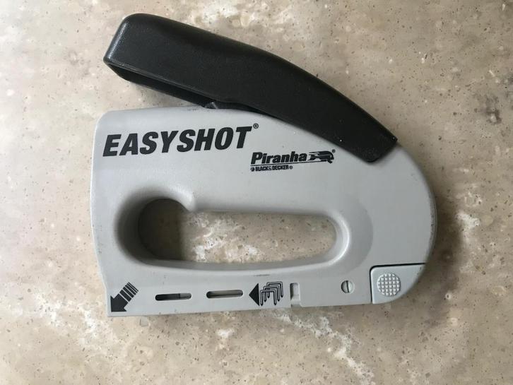Black & Decker Piranha Easyshot tacker / nietmachine, Doe-het-zelf en Verbouw, Gereedschap | Handgereedschap, Zo goed als nieuw