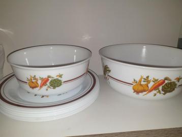 Vintage Bordjes en Schalen Set beschikbaar voor biedingen