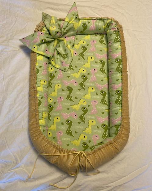 Babynestje groene dino's/goudgeel met tuttepopje, Kinderen en Baby's, Dekens, Slaapzakjes en Inbakerproducten, Nieuw, Overige typen