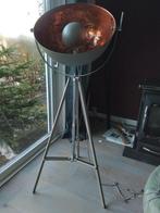 Stijlvolle vloerlamp met statief 150 cm hoog. Diameter 54cm, 100 tot 150 cm, Ophalen of Verzenden, Zo goed als nieuw, Metaal