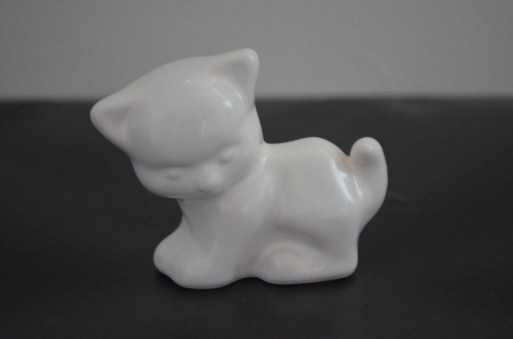 PORSELEINEN POEZENBEELDJE, Verzamelen, Ophalen of Verzenden, Zo goed als nieuw, Dier