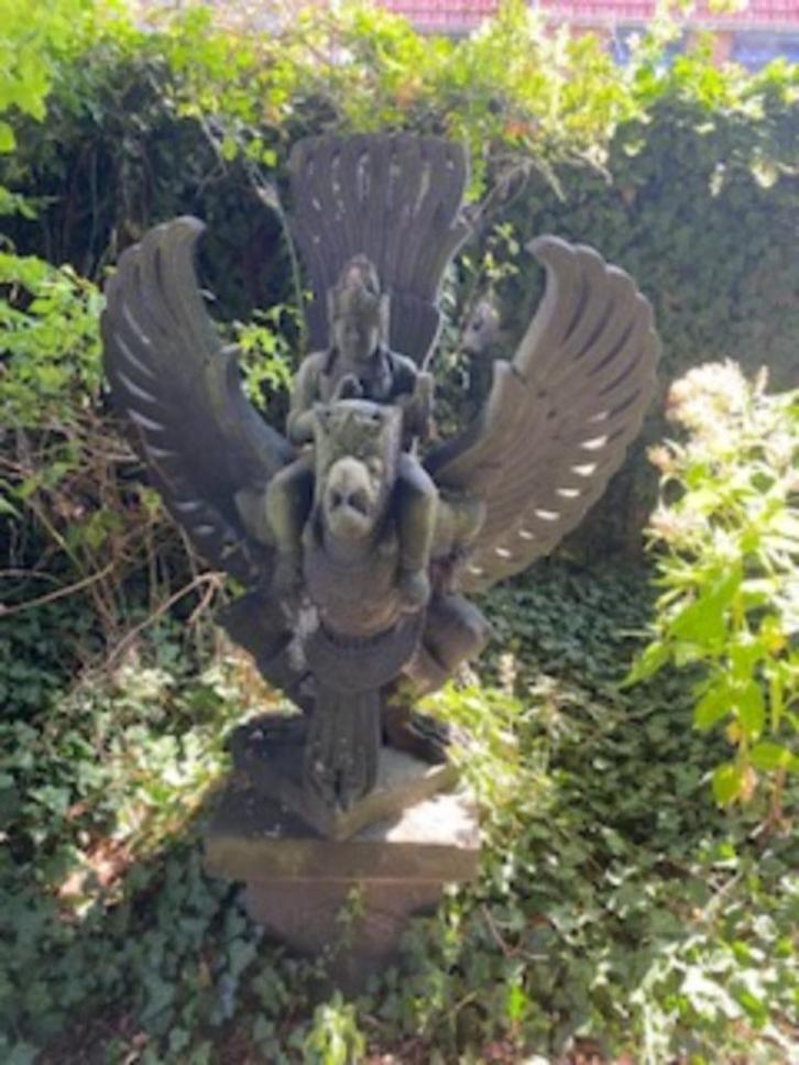 Standbeeld Garuda van lavasteen, Tuin en Terras, Tuinbeelden, Gebruikt, Boeddhabeeld, Overige materialen, Ophalen