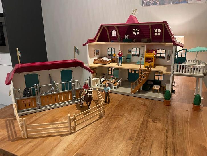 Schleich Huis met Stal (42416), Kinderen en Baby's, Speelgoed | Poppen, Zo goed als nieuw, Overige typen, Ophalen