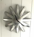 Umbra Burst design wandklok, Huis en Inrichting, Ophalen, Zo goed als nieuw, Analoog, Wandklok
