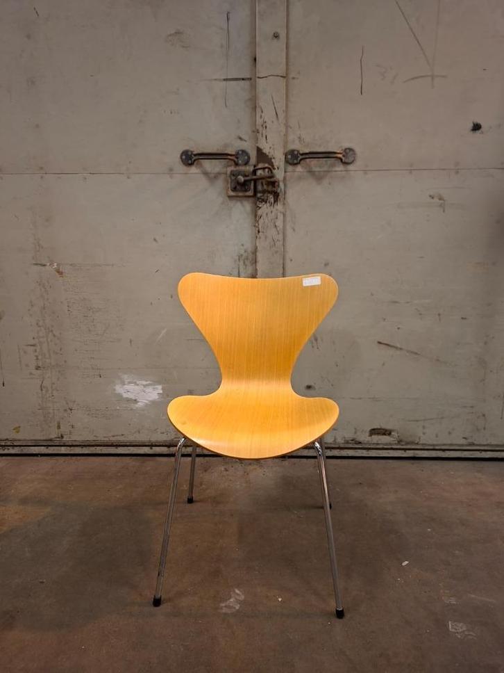 Fritz Hansen Vlinderstoel – Arne Jacobsen design, Huis en Inrichting, Stoelen, Nieuw, Eén, Hout, Overige kleuren, Ophalen