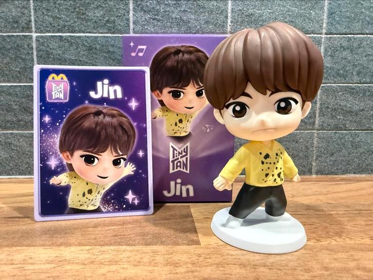 BTS Tiny Tan Jin figure nieuw in doos, Verzamelen, Poppetjes en Figuurtjes, Nieuw, Ophalen of Verzenden