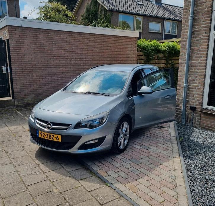 Opel Astra 1.4 Turbo Sports Tourer 2012 met trekhaak!, Auto's, Opel, Particulier, Astra, Benzine, A, Stationwagon, Handgeschakeld
