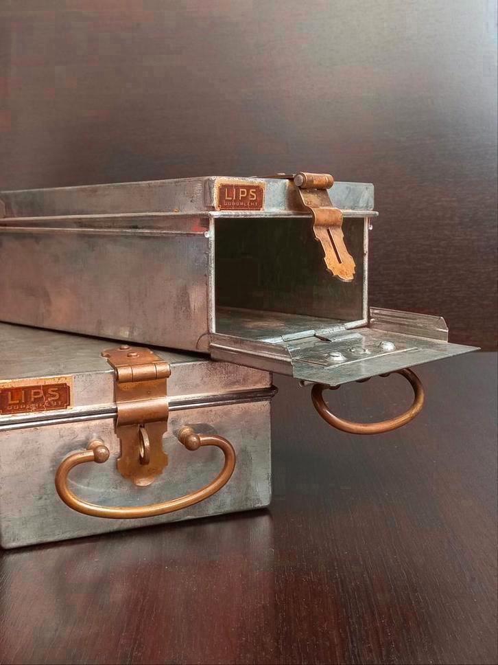 Twee originele bankkluisladen, bank kluis, kluiscassette, kl, Antiek en Kunst, Kunst | Overige Kunst, Ophalen of Verzenden