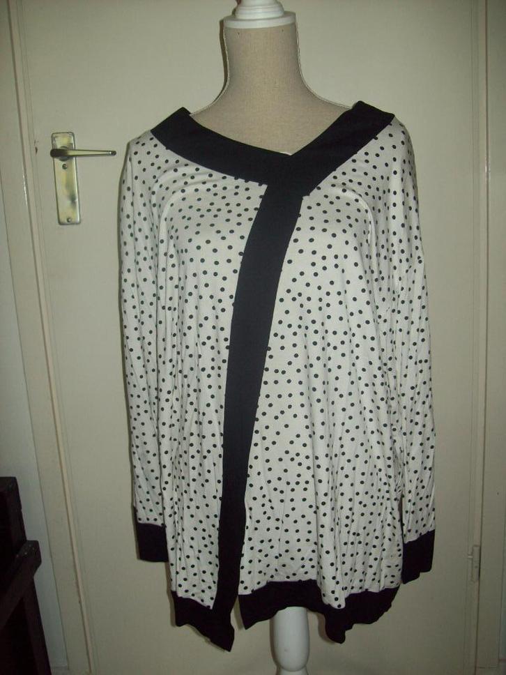 NIEUW! Trendy polkadot shirt van AKH Fashion mt 52 54 KERST, Kleding | Dames, Grote Maten, Nieuw, Shirt of Top, Zwart, Verzenden
