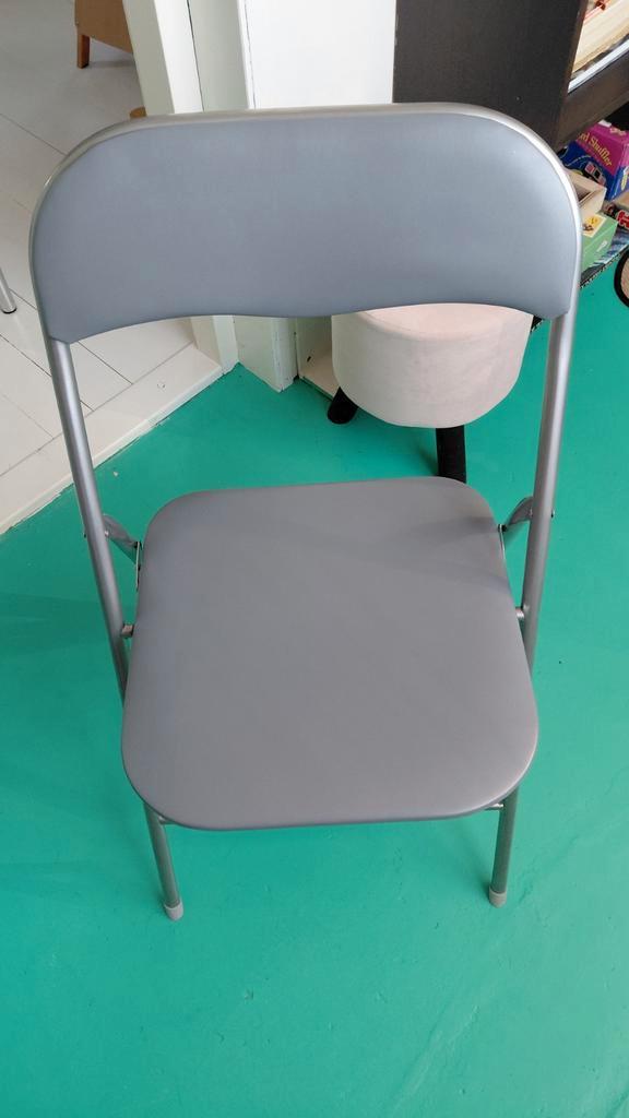 Grijze klapstoel,  4 stuks - handig en compact!, Huis en Inrichting, Stoelen, Gebruikt, Eén, Kunststof, Metaal, Grijs, Ophalen