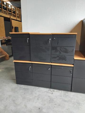 Ladeblokken verrijdbaar/ standblokken/ bureaukastjes beschikbaar voor biedingen