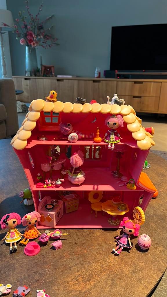 Lalaloopsy verzameling met meeneemkoffer en los huis, Kinderen en Baby's, Speelgoed | Overig, Zo goed als nieuw, Jongen of Meisje