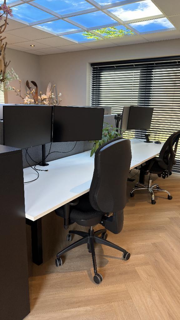 Complete elektrische werkplek (2 personen) plus schermen etc, Huis en Inrichting, Bureaus, Gebruikt, Stabureau, Elektrisch, In hoogte verstelbaar
