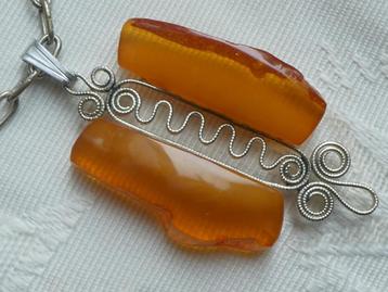 Russische Amber Hanger  --    aan ketting beschikbaar voor biedingen