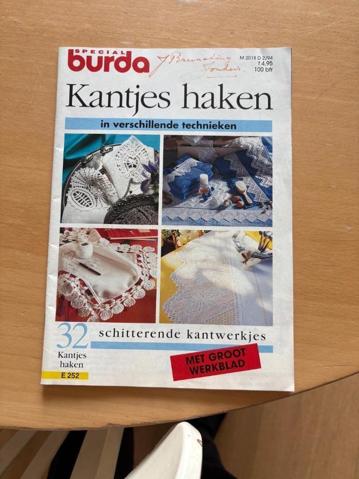 2 boekjes Burda kantjes haken en Sabrina haken, Hobby en Vrije tijd, Breien en Haken, Zo goed als nieuw, Haken, Patroon of Boek