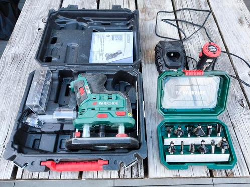 Parkside kantenfrees, accu, oplader en frezen, Doe-het-zelf en Verbouw, Gereedschap | Freesmachines, Zo goed als nieuw, Bovenfrees