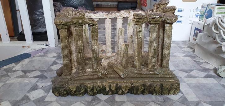 Aquarium/Terrarium plastic Griekse Tempel te koop., Dieren en Toebehoren, Vissen | Aquaria en Toebehoren, Gebruikt, Sierelement