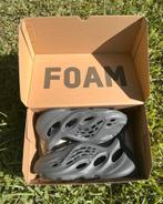 Yeezy Foam Runner Carbon maat 46, Ophalen of Verzenden, Nieuw, Sneakers of Gympen