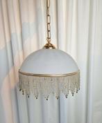 Vintage plafondlamp met melkglas en kralen franjes, Antiek en Kunst, Antiek | Lampen, Ophalen of Verzenden