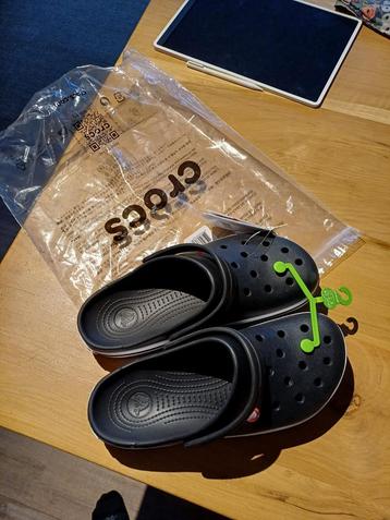 Men crocs  beschikbaar voor biedingen